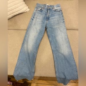 Zara blue jeans size 6. Extra long & loose fit. Worn once!